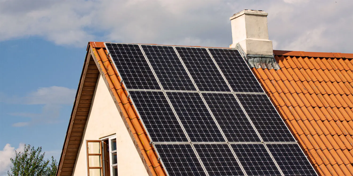 Solceller på tag. Hus.